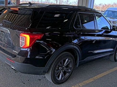 Certified 2022 Ford Explorer XLT w/ Equipment Group 202A AWD/4WD image 4