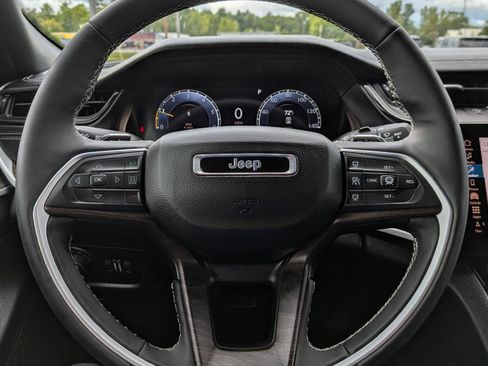Used 2026 Jeep Grand Cherokee Limited w/ Limited Altitude Package AWD/4WD image 15