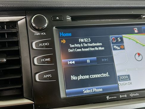 Used 2017 Toyota Highlander XLE FWD image 21