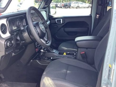 Certified 2024 Jeep Wrangler Unlimited AWD/4WD image 17