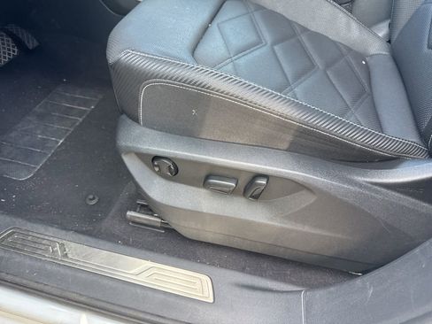 Used 2024 Volkswagen Atlas Cross Sport SE image 6