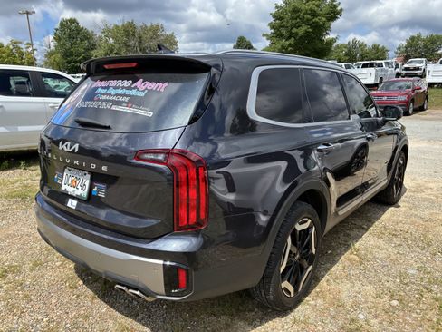 Used 2025 Kia Telluride S FWD image 8
