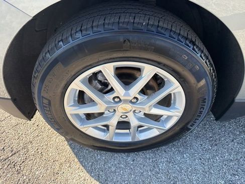 Used 2024 Chevrolet Equinox LT FWD image 12