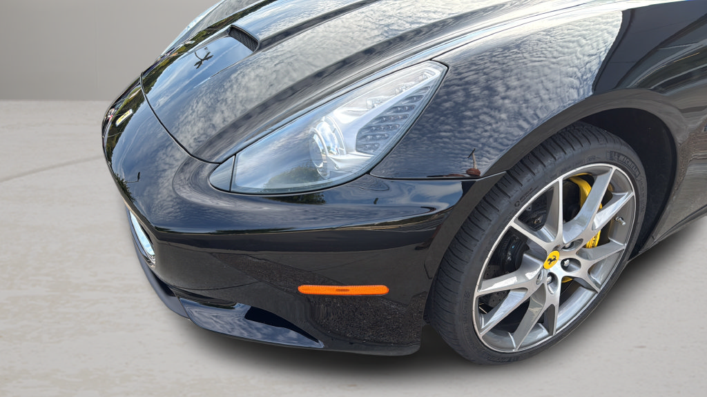 Used 2012 Ferrari California RWD image 17