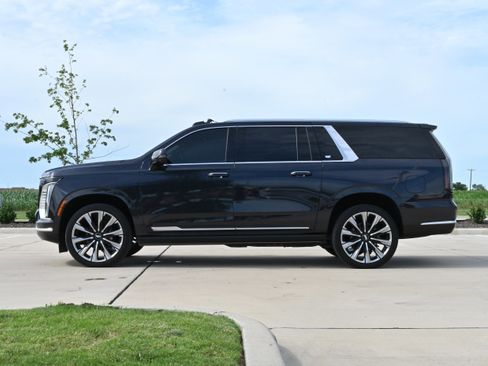 Used 2025 Cadillac Escalade ESV Premium Luxury Platinum AWD/4WD image 6