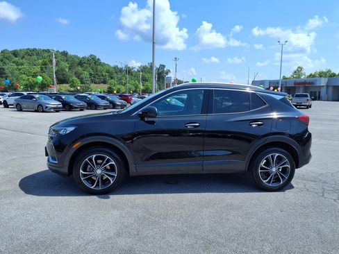 Used 2022 Buick Encore GX Essence image 2