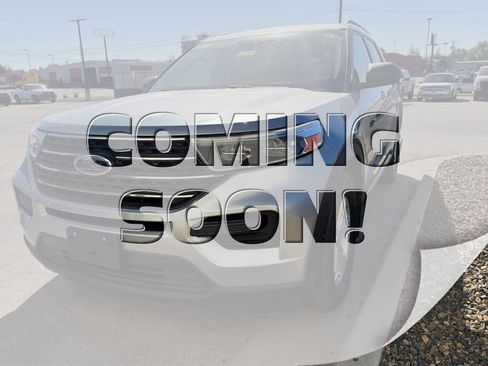 Used 2023 Ford Explorer XLT AWD/4WD image 1