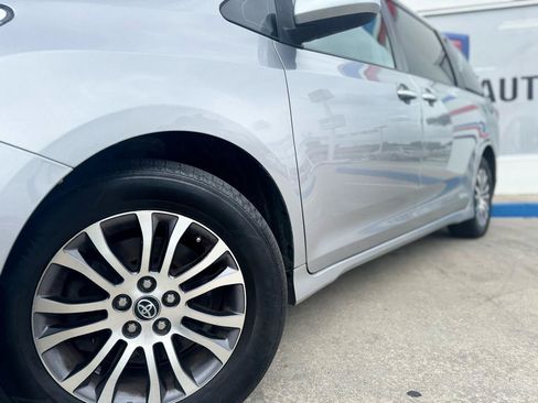 Used 2018 Toyota Sienna XLE FWD image 7