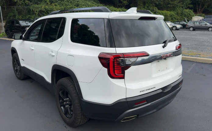 Used 2023 GMC Acadia AT4 w/ Preferred Package AWD/4WD image 4