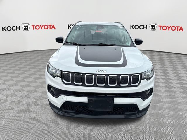 Used 2022 Jeep Compass Latitude w/ Mopar Graphics Package AWD/4WD image 2