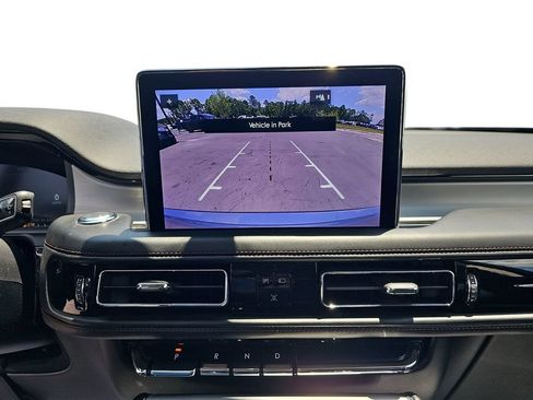 Used 2023 Lincoln Aviator AWD w/ Premium Package image 23