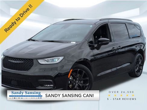 Used 2025 Chrysler Pacifica Limited image 1