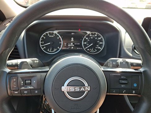 Used 2022 Nissan Rogue SV AWD/4WD image 18