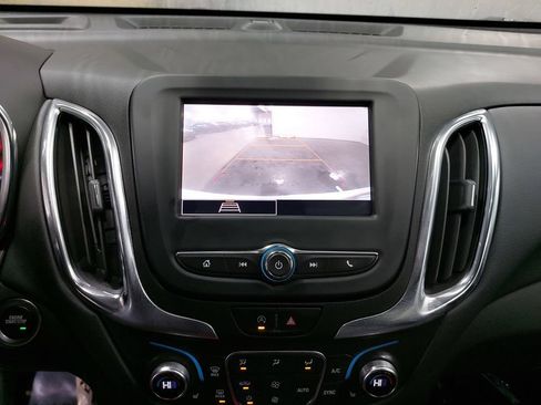 Used 2022 Chevrolet Equinox LT AWD/4WD image 25