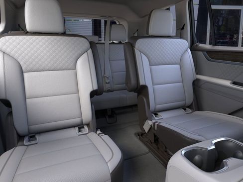 New 2025 GMC Acadia Denali w/ Super Cruise Package image 17