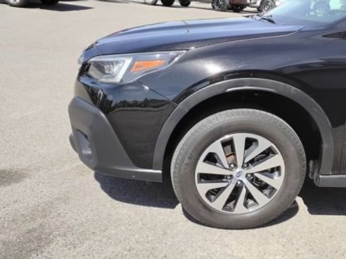 Used 2022 Subaru Outback Premium image 4