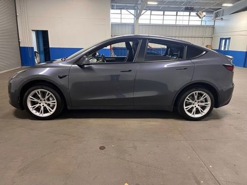 Used 2023 Tesla Model Y 2WD image 6