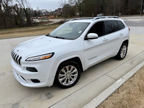 Used 2017 Jeep Cherokee Overland image 1