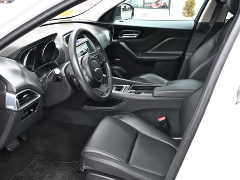Used 2020 Jaguar F-PACE Premium image 12