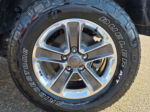 Used 2018 Jeep Wrangler Unlimited Sahara AWD/4WD image 10