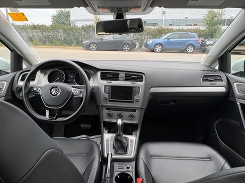 Used 2017 Volkswagen Golf 4-Door FWD image 16