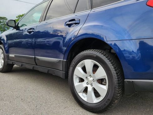 Used 2011 Subaru Outback 2.5i Premium image 9