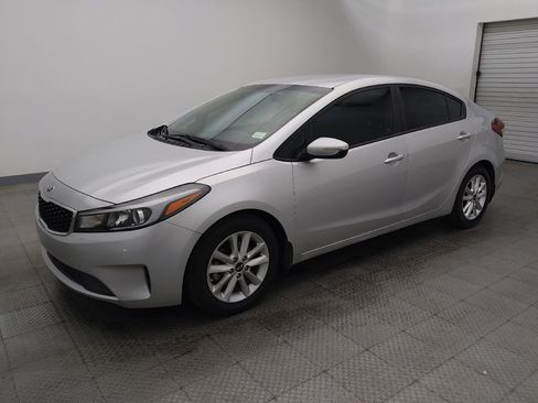 Used 2017 Kia Forte LX w/ LX Popular Package FWD image 2