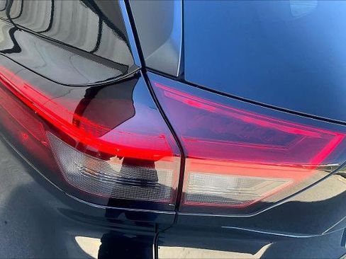 Certified 2023 Nissan Rogue SV image 28