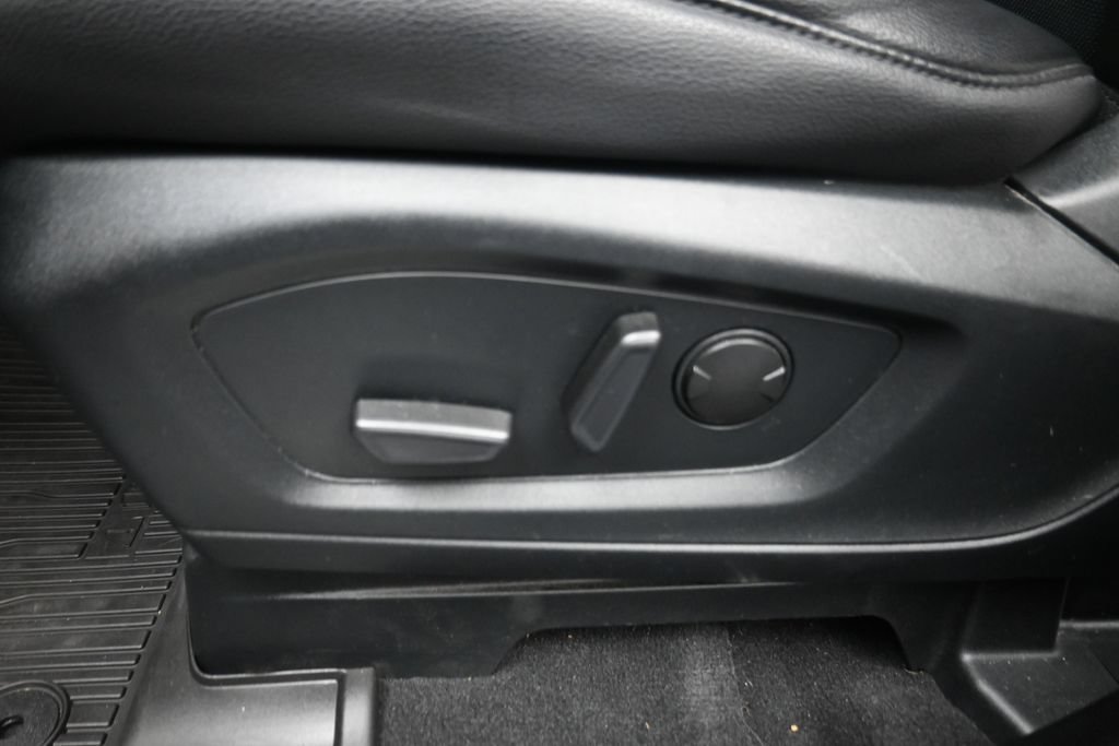 Used 2023 Ford Explorer Limited w/ Limited Technology Package RWD image 7