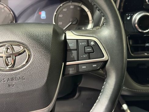 Used 2023 Toyota Highlander XLE image 27