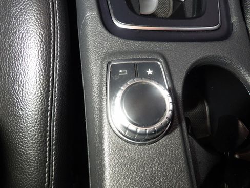 Used 2019 Mercedes-Benz GLA 250 4MATIC image 13