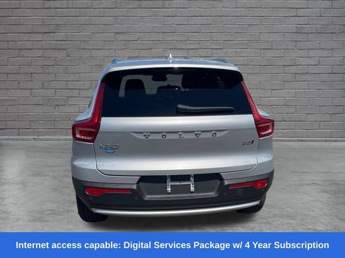 Used 2023 Volvo XC40 B5 Plus AWD/4WD image 4