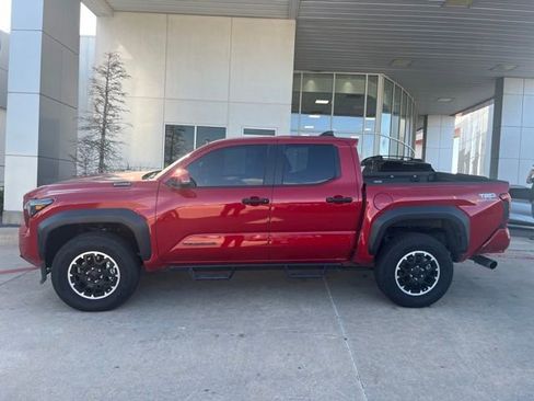 Used 2025 Toyota Tacoma TRD Off-Road w/ TRD Off Road Premium Package AWD/4WD image 2