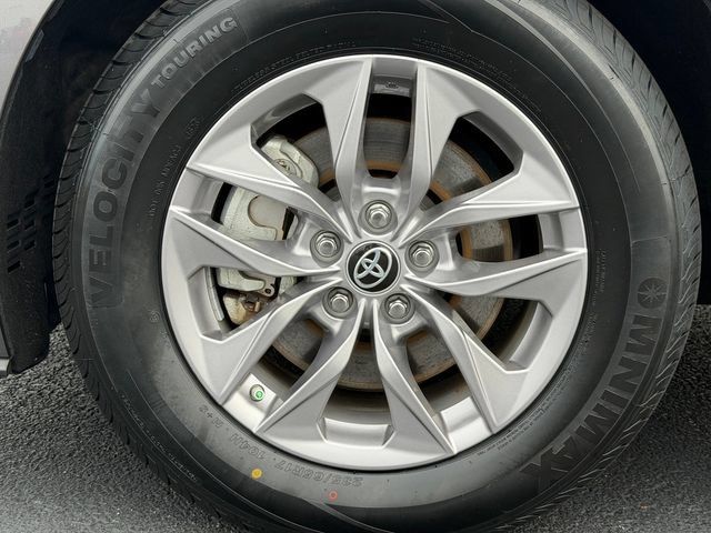 Certified 2022 Toyota Sienna XLE FWD image 11