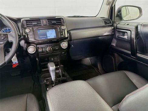 Used 2018 Toyota 4Runner TRD Off-Road Premium AWD/4WD image 28