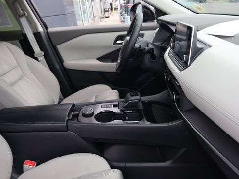 Certified 2025 Nissan Rogue SV AWD/4WD image 22