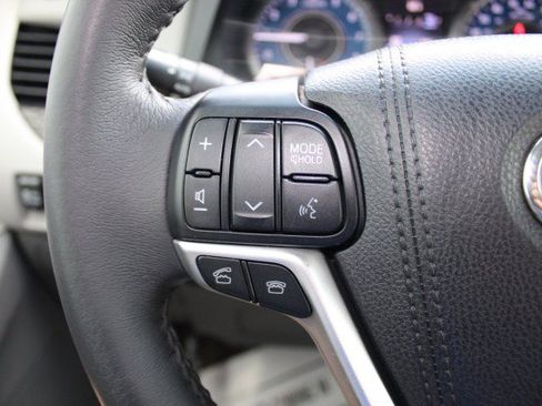Used 2017 Toyota Sienna XLE FWD image 12