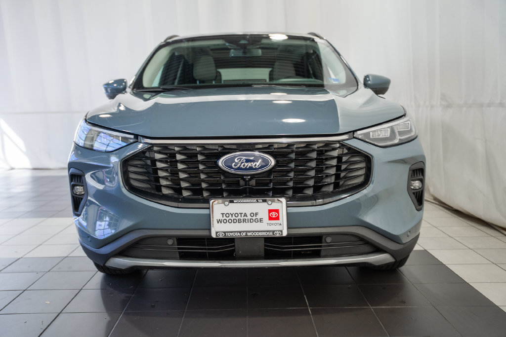 Used 2024 Ford Escape SE w/ PHEV Premium Package FWD image 2