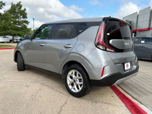 Used 2025 Kia Soul LX w/ LX Technology Package FWD image 8
