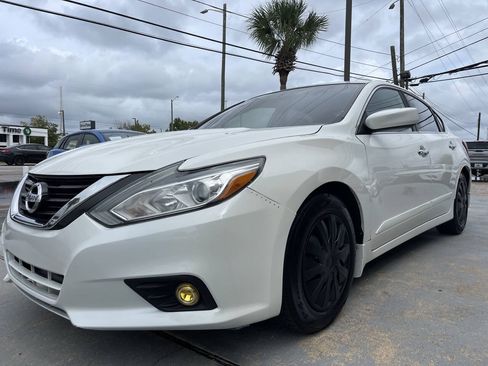 Used 2016 Nissan Altima 2.5 S w/ Power Driver Seat Package FWD image 3