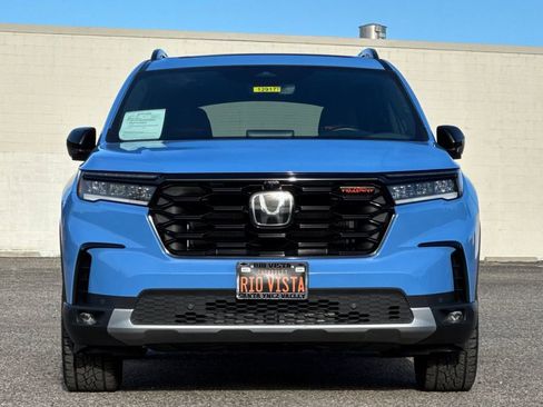 Used 2025 Honda Pilot TrailSport image 9