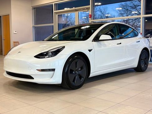 Used 2023 Tesla Model 3 Standard Range image 6