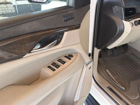 Used 2018 Cadillac Escalade Luxury w/ LPO, Radiant Package RWD image 15