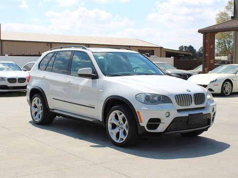Used 2013 BMW X5 xDrive35d image 9