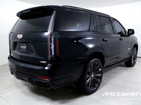 Used 2025 Cadillac Escalade V AWD/4WD image 8