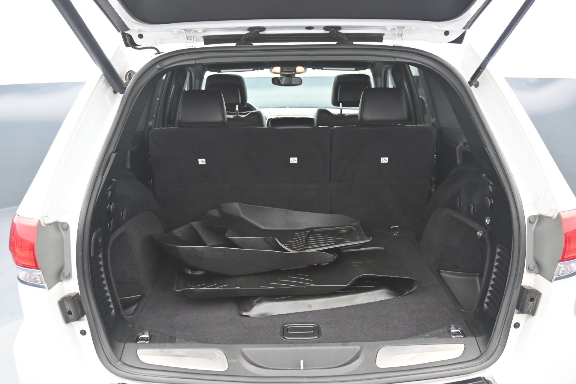 Used 2019 Jeep Grand Cherokee Limited w/ Trailer Tow Group IV AWD/4WD image 18