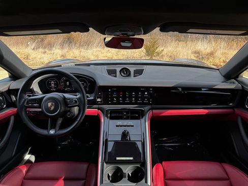 Used 2024 Porsche Panamera image 36