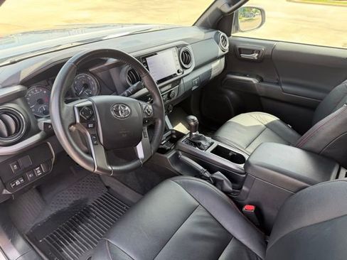 Used 2021 Toyota Tacoma TRD Off-Road image 11