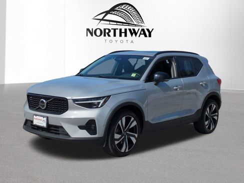 Used 2023 Volvo XC40 B5 Ultimate w/ Protection Package Premier image 6