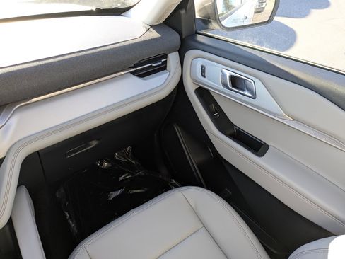 New 2026 Ford Explorer Active w/ Active Comfort Package image 20